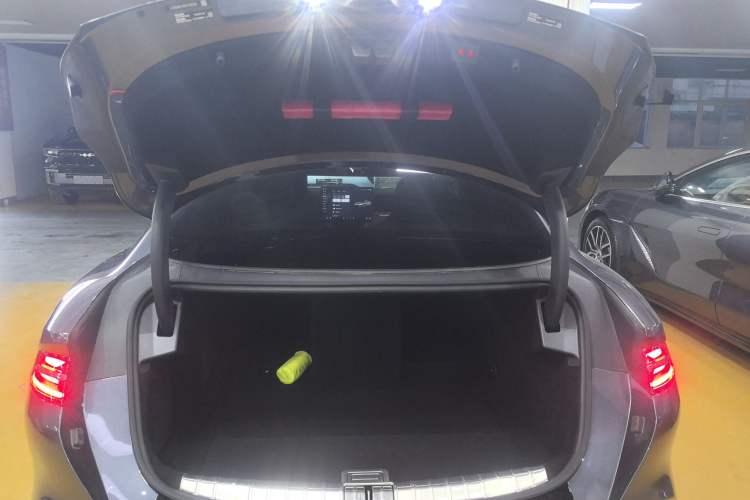 Used Denza Z9 2024 1100 km All-Wheel-Drive Ultra Version