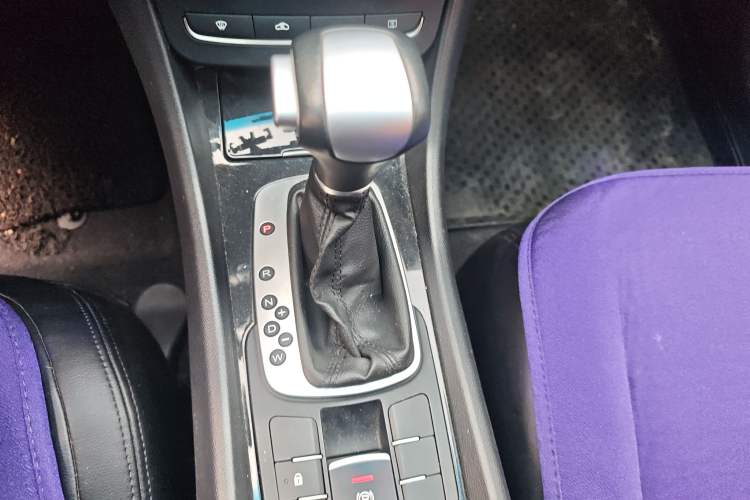 Used MG 6 2014 Hatchback 1.8L Automatic Drive Value Edition Gear Lever