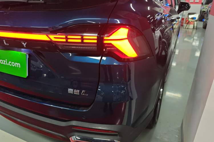 Used Geely Auto Haoyue L 2023 2.0T DCT Flagship Version Right Rear Taillight