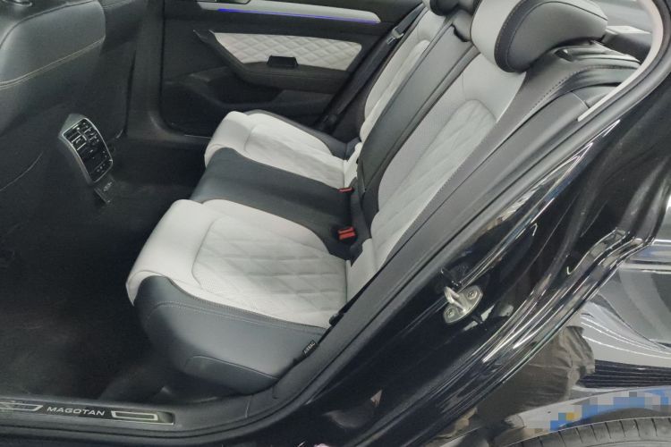 Used Volkswagen Magotan 2023 2 Million Units Limited Edition 330TSI DSG Leading Version Left Rear Seat