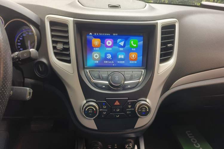 Used CHANGAN CS35 2016 1.6L Automatic Luxury Model China V Standard Audio And AC Panel