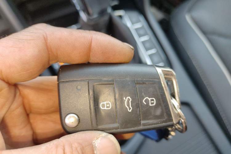 Used Volkswagen Tiguan L 2019 380TSI Automatic All-Wheel Drive R-Line Flagship 7-Seater China VI Standard Vehicle Key