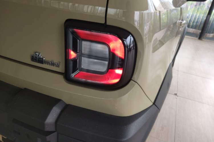 Used Geely Galaxy Panda 2025 210km Panda Rider Right Rear Taillight