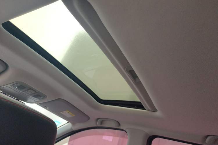 Used CHANGAN KAICHENG Oushang A600 2016 1.5L Manual Luxury 7-Seater Headliner