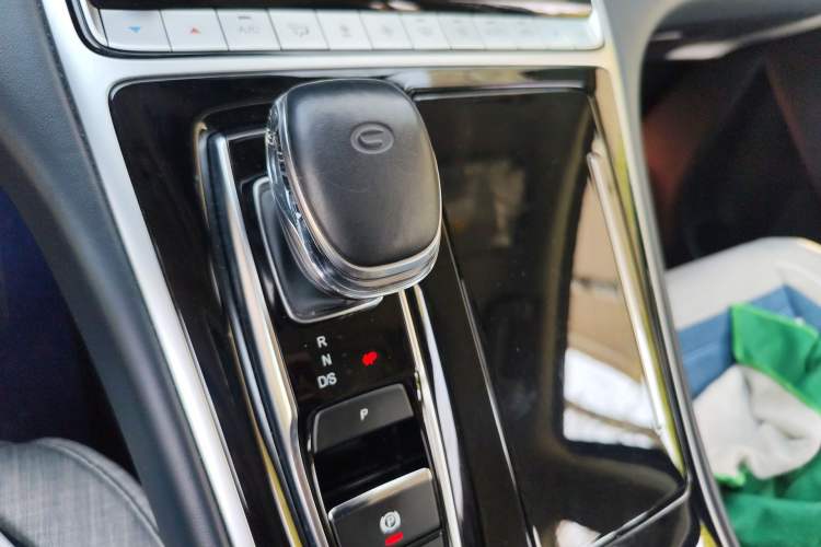 Used GAC Trumpchi M8 2021 Lingxiu Series 390T Luxury Edition Gear Lever