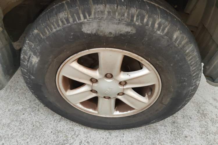 Used Isuzu JLM 2018 2.0T Two-Wheel-Drive Gasoline Luxury Version with Extended Cargo Bed 4K21D4T Right Front Wheel Hub