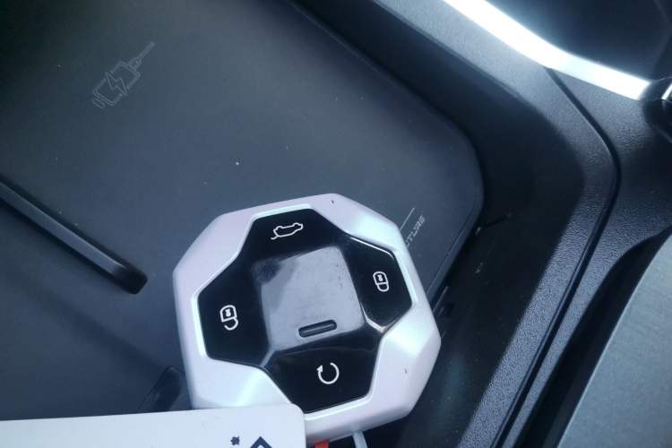 Used JETOUR Traveler 2024 2.0T All-Wheel-Drive Silver Dragon Wings