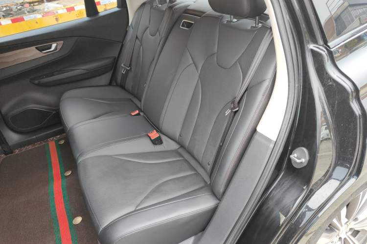 Used Hongqi E-QM5 2022 431 km Charge & Enjoy Edition
