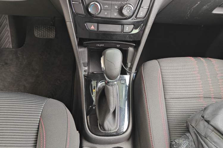 Used Buick Encore 2017 18T Automatic Two-Wheel Drive Urban Leading Model Gear Lever