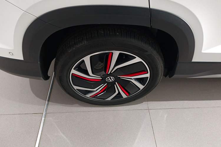 Used Volkswagen Tharu 2024 300TSI Two-Wheel-Drive Moon Luxury Edition
