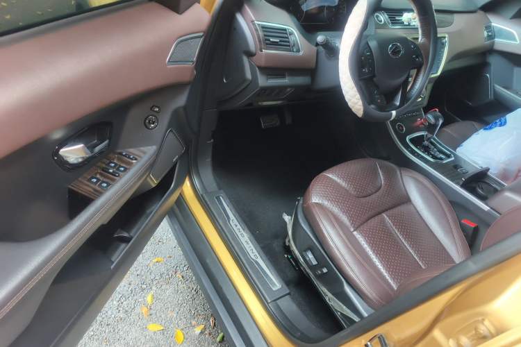 Used Land X7 2015 2.0T Panoramic Prestige Edition Driver Seat