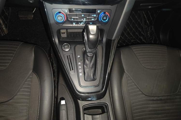 Used Ford Focus 2017 Sedan 1.6L Automatic Fashion Edition Smart Drive Version Gear Lever