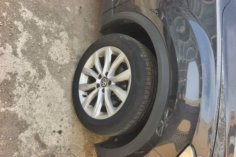 Used Volkswagen T-ROC 2018 280TSI DSG Two-Wheel Drive Advanced Version China V Emission Standard Right Front Wheel Hub