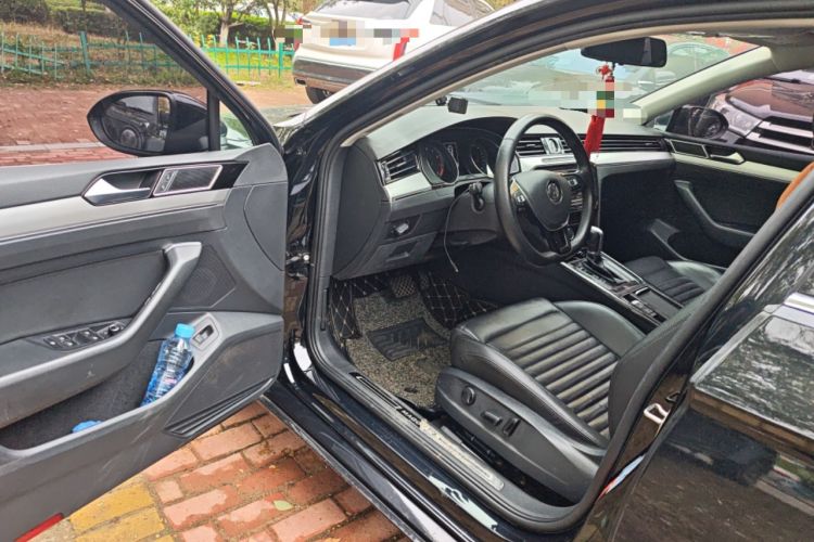 Used Volkswagen Magotan 2017 330TSI DSG Leading Model
