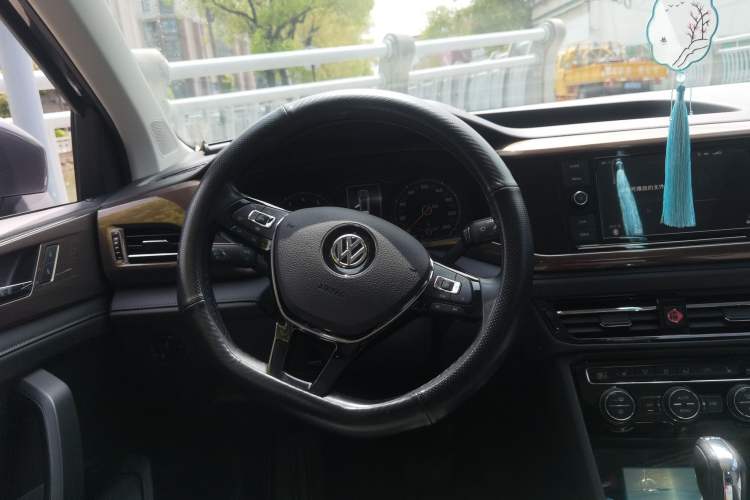 Used Volkswagen Tharu 2019 280TSI Two-Wheel Drive Luxury Version China VI Standard Steering Wheel