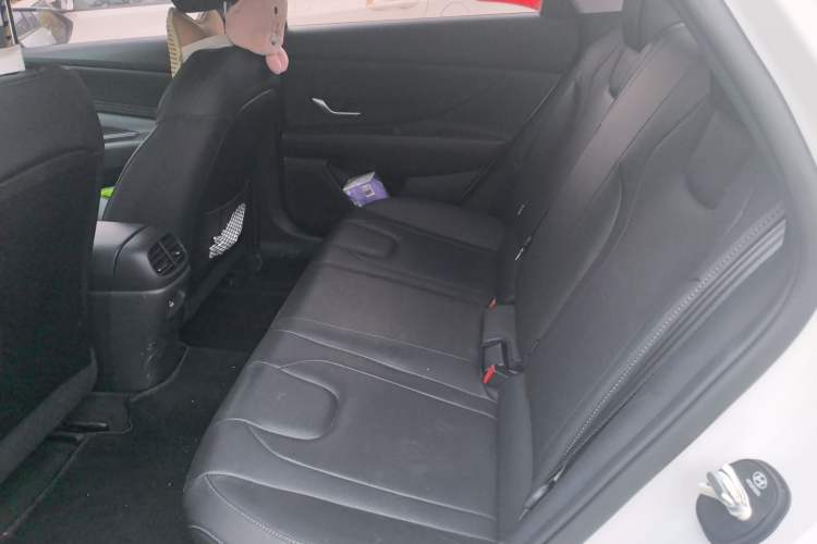 Used Hyundai Elantra 2022 1.5L CVT LUX Prestige Edition
