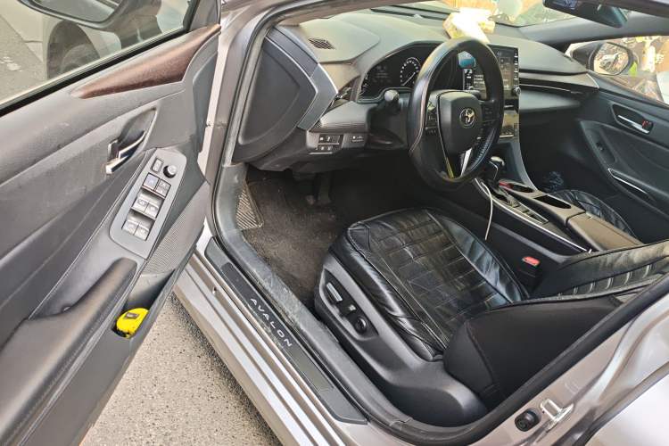 Used Toyota Avalon 2019 2.0L XLE Premium Edition China VI