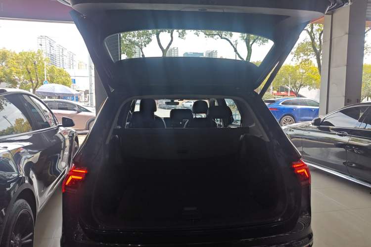 Used Volkswagen Tiguan L 2022 330TSI Automatic Two-Wheel Drive R-Line Enhanced Edition