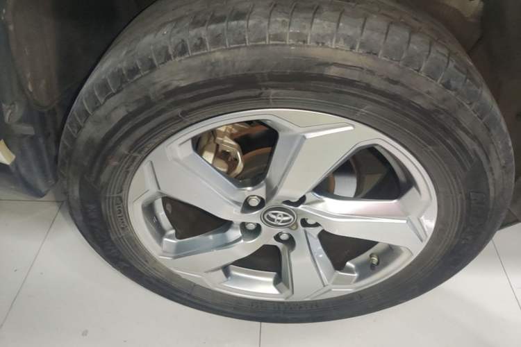 Used Toyota RAV4 2021 2.0L CVT Two-Wheel Drive Fashion PLUS Edition
