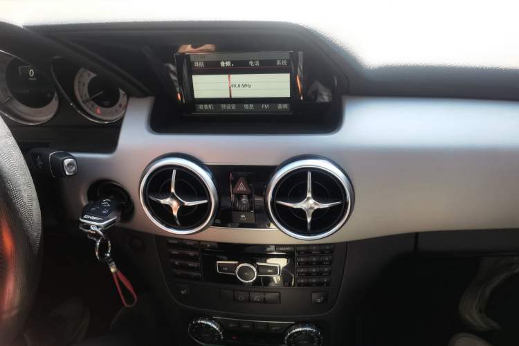 Used Mercedes-Benz GLK-Class 2013 GLK 300 4MATIC Dynamic Sunroof Model