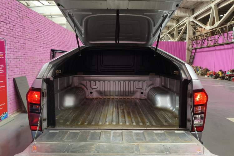 Used Isuzu D-MAX 2015 2.5T Two-Wheel Drive Automatic High-Performance Elite Version 4JK1