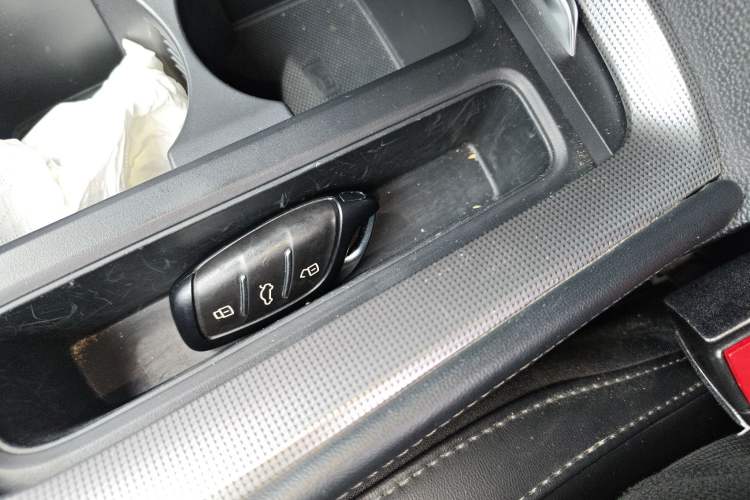 Used Roewe RX5 MAX 2019 300TGI Manual 4G Connect Luxury Edition Vehicle Key