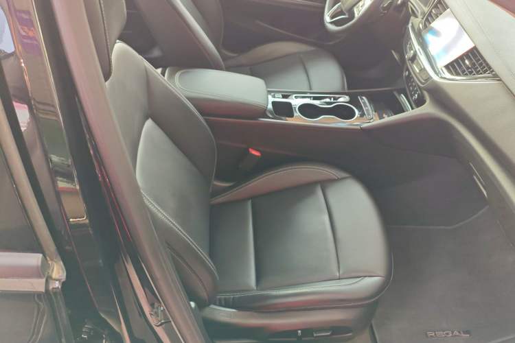 Used Buick Regal 2024 25T Deluxe Edition Right Front Seat