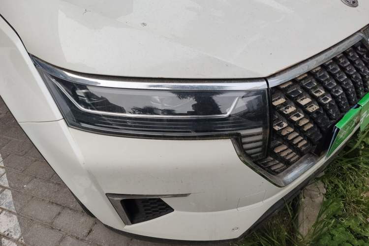 Used Venucia Star 2020 260T Automatic 48V Mild Hybrid Turbocharged Star Edition Right Front Headlight