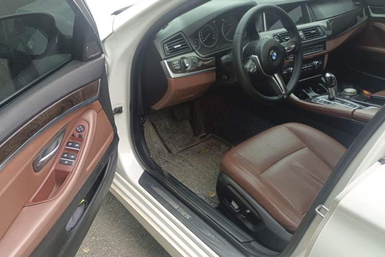 Used BMW 5 Series 2014 525Li Leading Model
