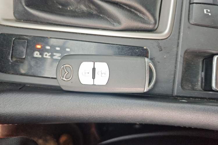 Used Mazda CX-4 2018 2.0L Automatic Two-Wheel Drive Blue Sky Dynamic Version China VI Standard Vehicle Key