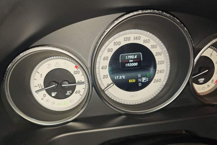 Used Mercedes-Benz E-Class 2015 E 260 L Sport Edition Odometer Close Up