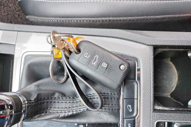 Used Roewe RX5 2016 20T Two-Wheel Drive Automatic Internet Smart Edition Vehicle Key