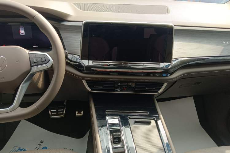 Used Volkswagen Viloran 2024 380TSI Premium Edition Audio And AC Panel