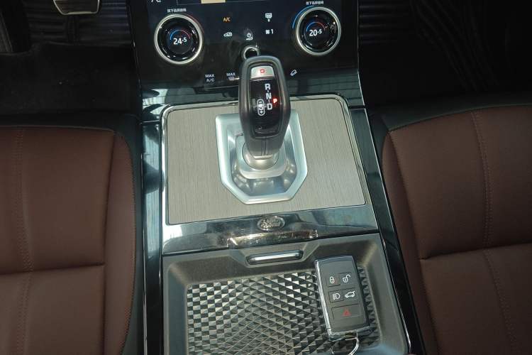 Used Land Rover Range Rover Evoque 2023 Aurora L 249 PS Luxury Edition