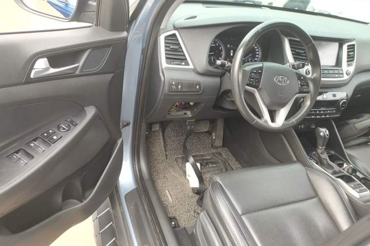 Used Hyundai Tucson 2015 1.6T Dual-Clutch Two-Wheel-Drive Smart Model Driver Seat