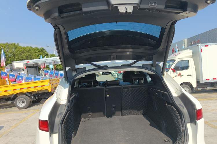 Used Jaguar F-PACE 2016 2.0T Two-Wheel Drive Urban Luxury Edition