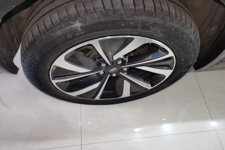 Used Li Auto ONE 2021 Extended-Range 6-Seater Version Exterior 5