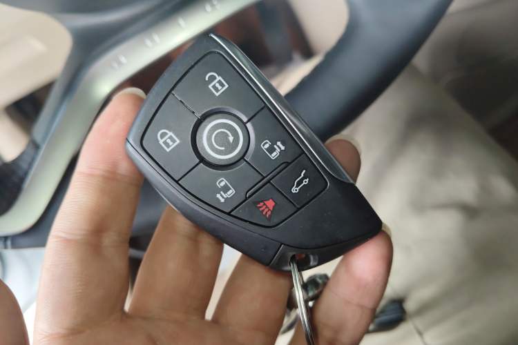 Used Buick GL8 New Energy 2025 Lu Shang Luxury Edition 7-Seater Vehicle Key