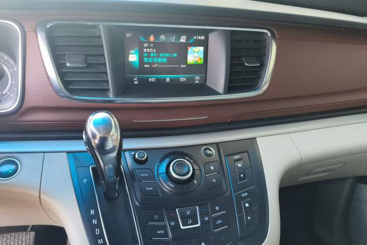 Used Buick GL8 2017 25S Luxury Version China V Standard Audio And AC Panel