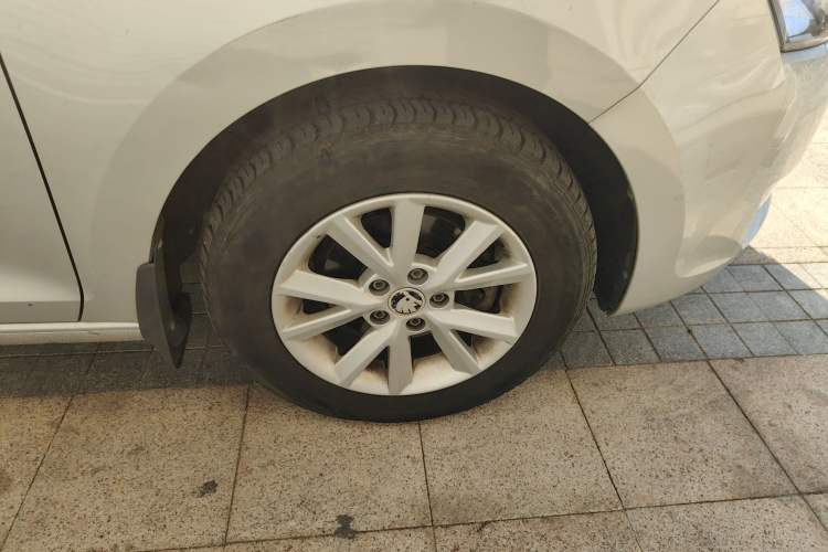 Used Skoda Rapid 2016 1.6L Manual Front-Wheel-Drive Version