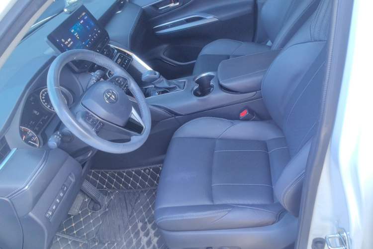 Used Toyota Harrier 2022 2.0L CVT Two-Wheel Drive Deluxe Edition