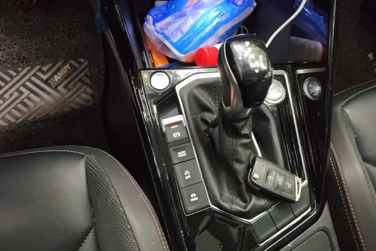 Used Volkswagen Tayron 2020 330TSI Two-Wheel Drive Luxury Smart Connectivity Version Gear Lever