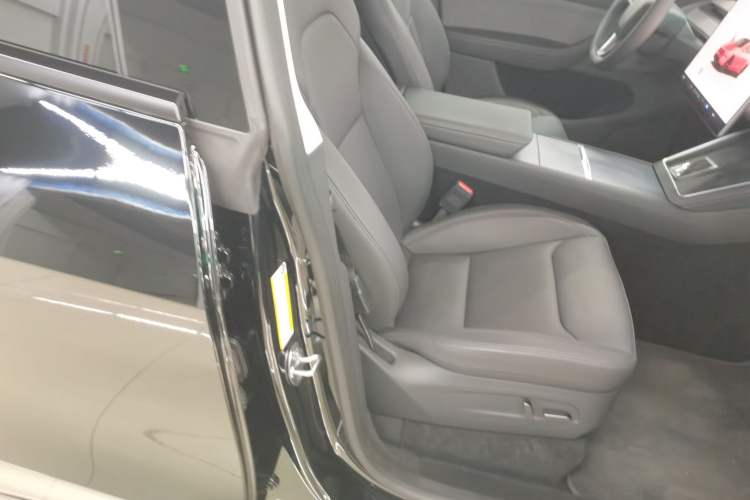 Used Tesla Model Y 2025 Rear-Wheel-Drive Version