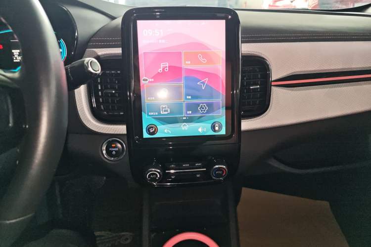 Used Chery QQ Little Ant 2022 Revised Version 2 Sweet Pink Edition Full-Sugar Version 28.8 kWh 30 kW 301 km Audio And AC Panel