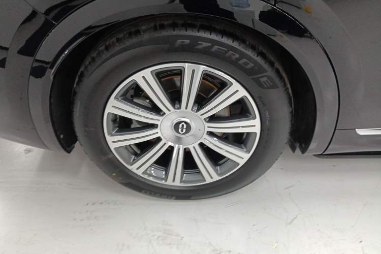 Used Hima AITO M8 2025 Extended-Range Max+ Version 53.4 kWh 6-Seater Edition Exterior 5