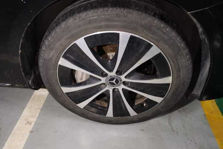 Used Mercedes-Benz E-Class New Energy 2022 Facelift E 350 e L Plug-in Hybrid Sedan Right Front Wheel Hub