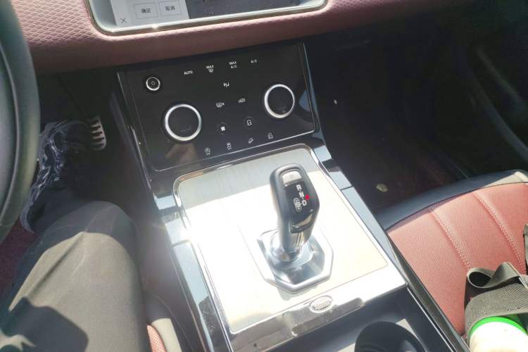 Used Land Rover Range Evoque 2021 Range Rover Velar 249 PS R-Dynamic S Performance Edition Gear Lever