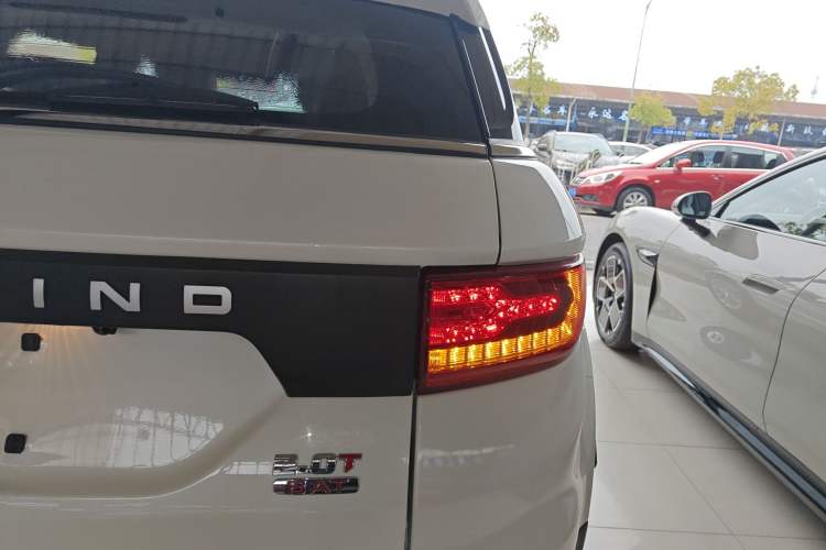 Used Land X7 2015 2.0T Panoramic Prestige Edition