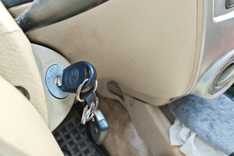 Used FAW Senya M80 2009 1.5L Automatic 5-Seater Luxury Version Vehicle Key