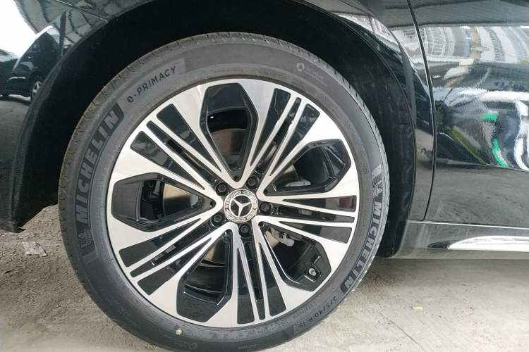 Used Mercedes-Benz E-Class 2026 E 300 L Luxury Right Rear Wheel Hub